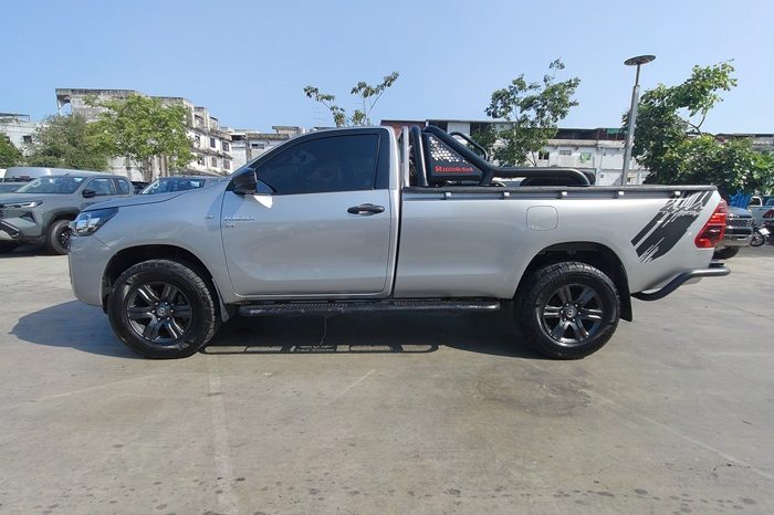 REVO 4WD 2023 2.8 ENTRY AT STANDARD SILVER  7927 full