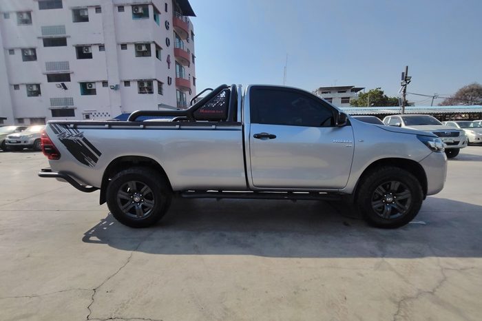 REVO 4WD 2023 2.8 ENTRY AT STANDARD SILVER  7927 full
