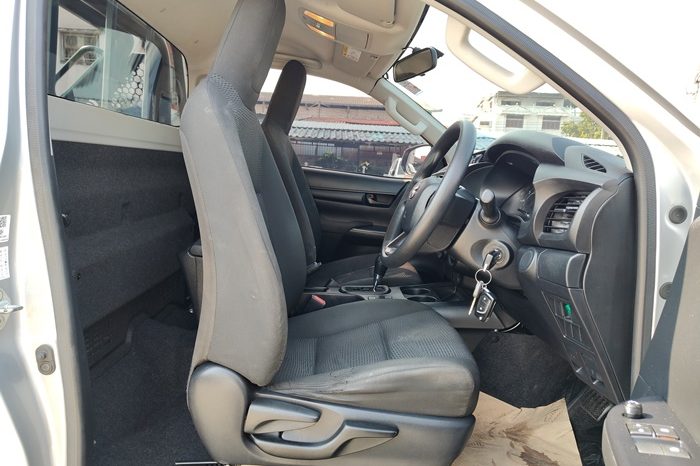 REVO 4WD 2023 2.8 ENTRY AT STANDARD SILVER  7927 full