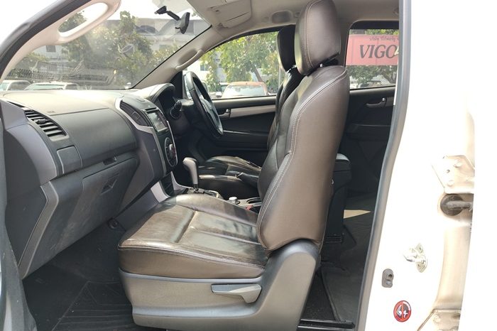 ISUZU 4WD 2015 3.0 AT DOUBLE CAB WHITE  8022 full