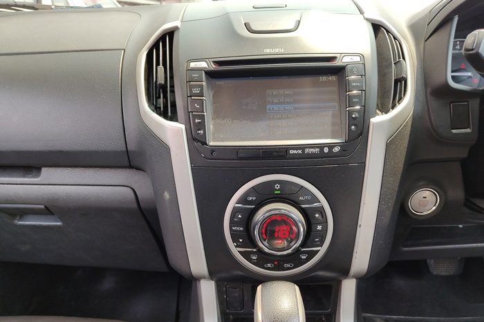 ISUZU 4WD 2015 3.0 AT DOUBLE CAB WHITE  8022 full