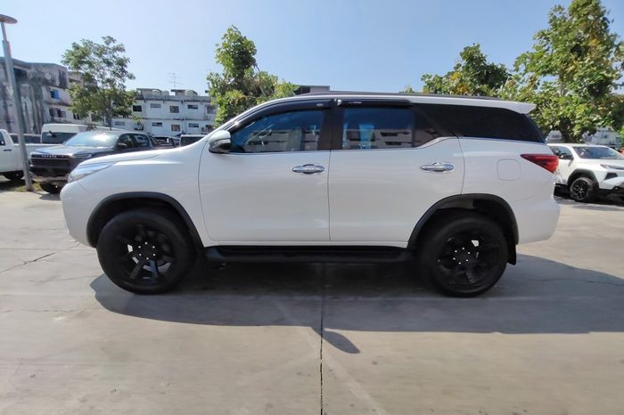 TOYOTA 2WD 2016 2.8V AT FORTUNER WHITE  3368 full