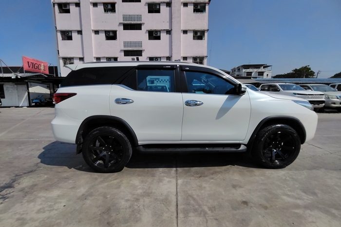 TOYOTA 2WD 2016 2.8V AT FORTUNER WHITE  3368 full