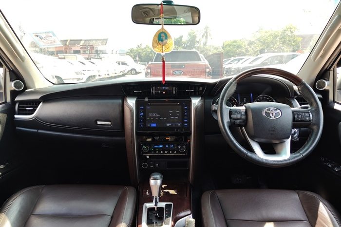 TOYOTA 2WD 2016 2.8V AT FORTUNER WHITE  3368 full