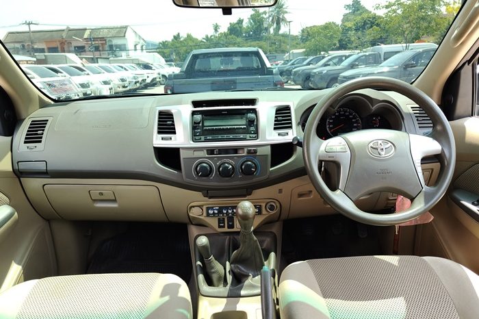 VIGO 4WD 2012 3.0G MT SMART CAB SILVER  843 full