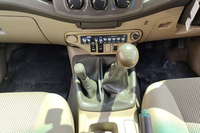 VIGO 4WD 2012 3.0G MT SMART CAB SILVER  843 full