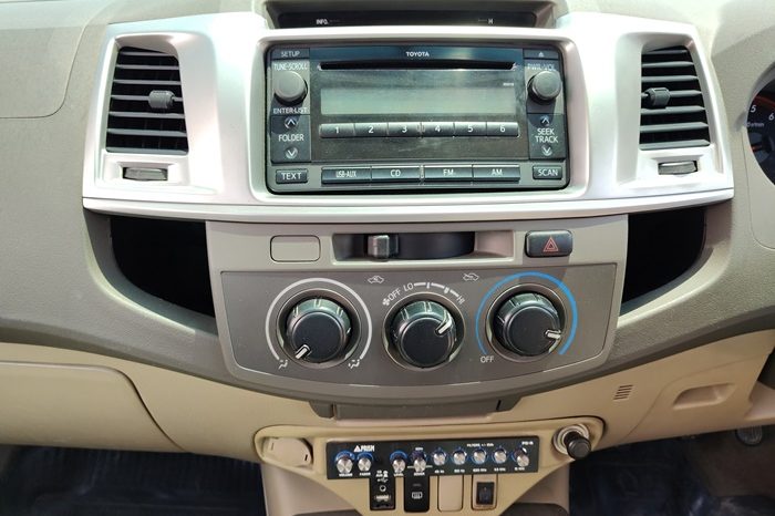 VIGO 4WD 2012 3.0G MT SMART CAB SILVER  843 full