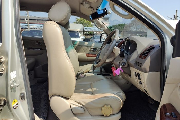 TOYOTA 4WD 2007 2.7V AT FORTUNER SILVER  6779 full