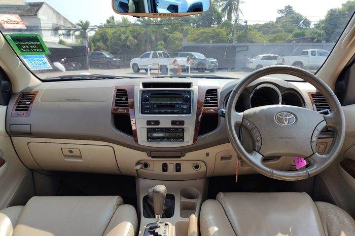 TOYOTA 4WD 2007 2.7V AT FORTUNER SILVER  6779 full