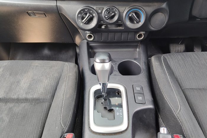 REVO 2WD 2020 2.4 MID AT DOUBLE CAB WHITE  2923 full