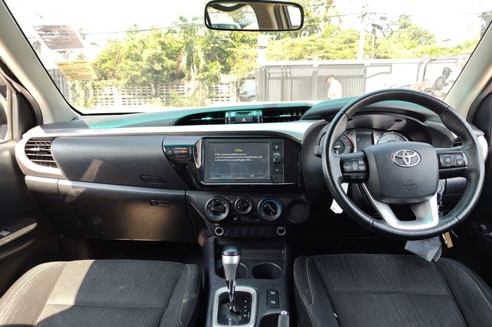 REVO 2WD 2020 2.4 MID AT DOUBLE CAB WHITE  9604 full