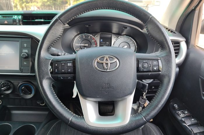 REVO 2WD 2020 2.4 MID AT DOUBLE CAB WHITE  9604 full