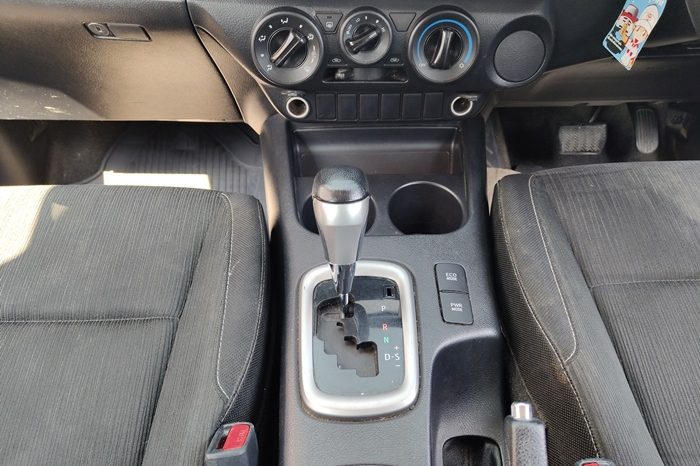 REVO 2WD 2020 2.4 MID AT DOUBLE CAB WHITE  1747 full