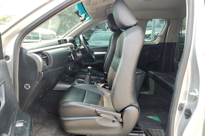 REVO 2WD 2017 2.4E MT SMART CAB SILVER  429 full