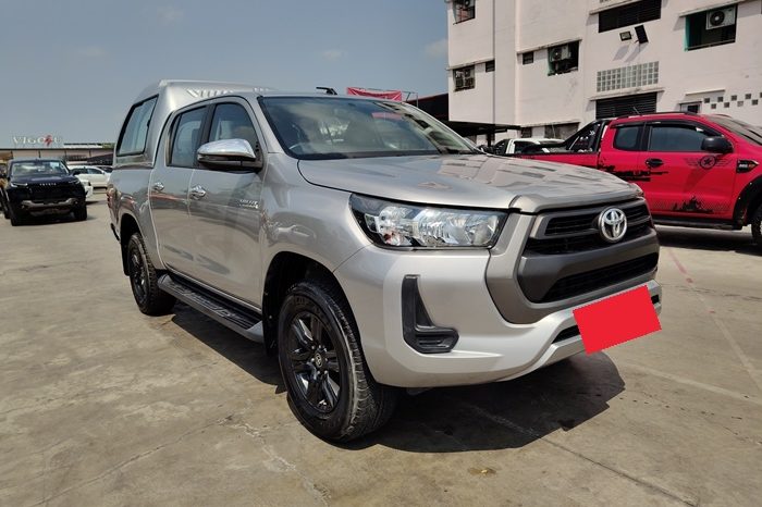 REVO PRE 2021 2.4 ENTRY AT DOUBLE CAB SILVER  1384 full