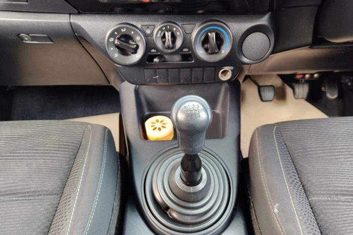 REVO 2WD 2020 2.4E MT SMART CAB WHITE  254 full