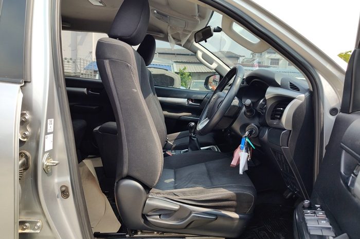 REVO 4WD 2021 2.4 MID MT DOUBLE CAB SILVER  6057 full