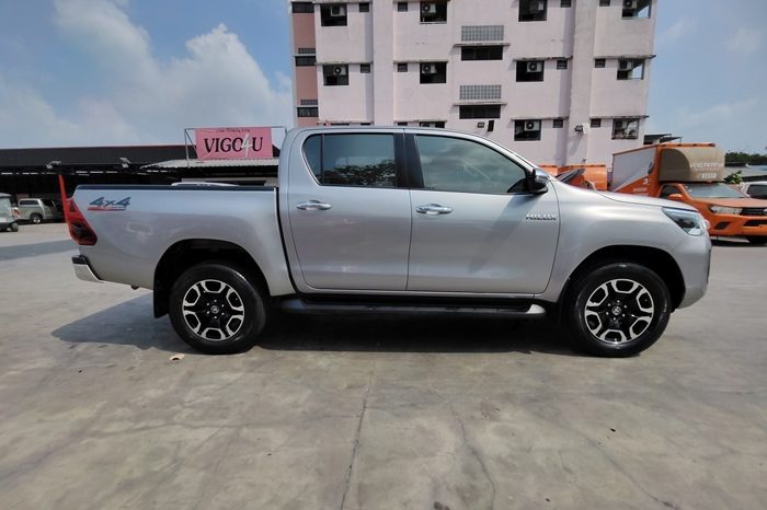 REVO 4WD 2021 2.4 MID MT DOUBLE CAB SILVER  6065 full
