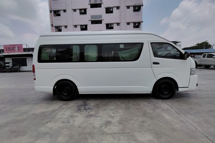 TOYOTA 2WD 2019 2.7 MT COMMUTER WHITE  5127 full