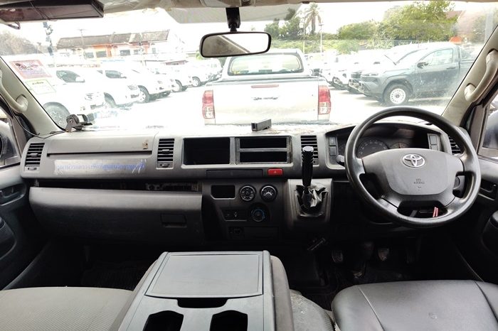 TOYOTA 2WD 2019 2.7 MT COMMUTER WHITE  5127 full