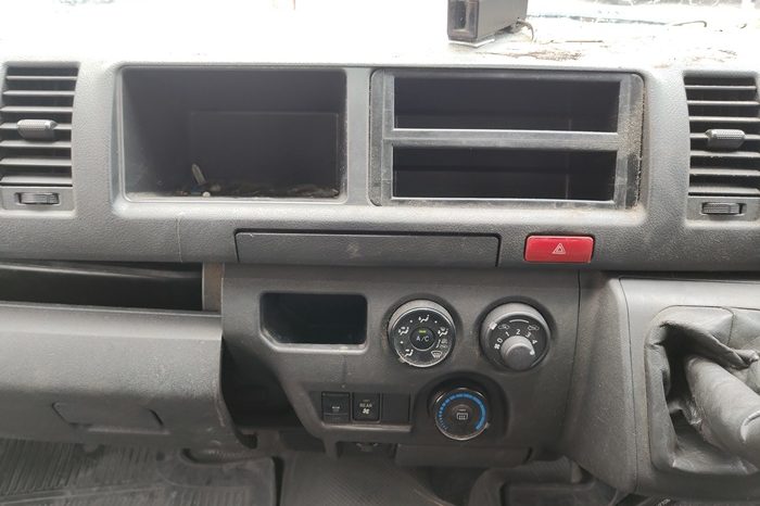 TOYOTA 2WD 2019 2.7 MT COMMUTER WHITE  5127 full