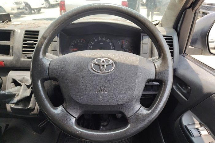 TOYOTA 2WD 2019 2.7 MT COMMUTER WHITE  5127 full