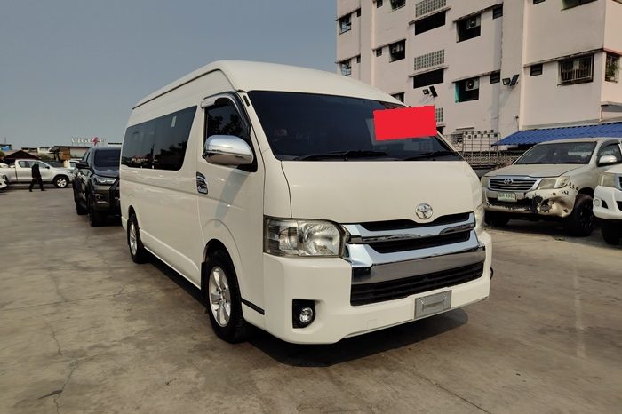 TOYOTA 2WD 2019 3.0 MT COMMUTER WHITE  4188 full