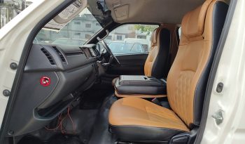 TOYOTA 2WD 2019 3.0 MT COMMUTER WHITE  4188 full