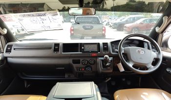 TOYOTA 2WD 2019 3.0 MT COMMUTER WHITE  4188 full