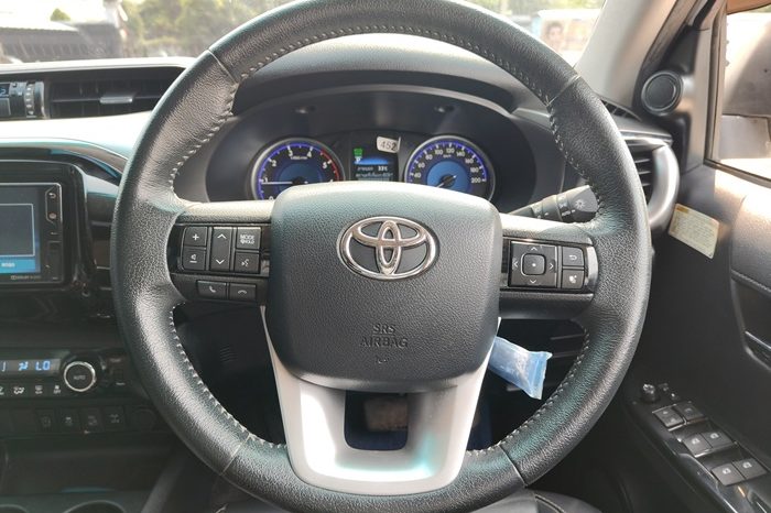 REVO 4WD 2020 2.8G AT DOUBLE CAB WHITE  4290 full