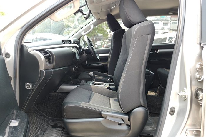 REVO PRE 2020 2.4 ENTRY AT DOUBLE CAB SILVER  1338 full