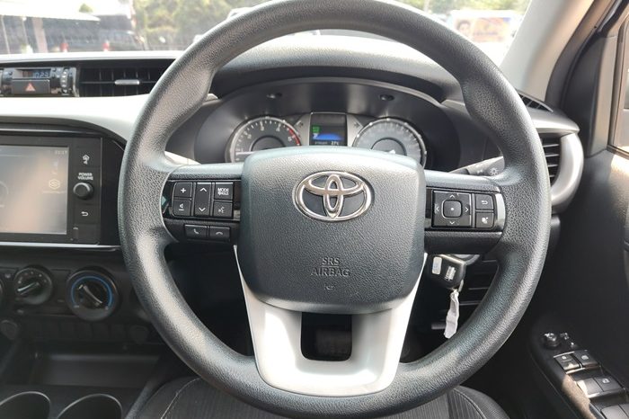 REVO PRE 2020 2.4 ENTRY AT DOUBLE CAB SILVER  1338 full