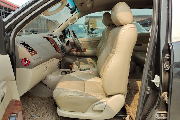 TOYOTA 4WD 2008 2.7V AT FORTUNER BLACK  5236 full