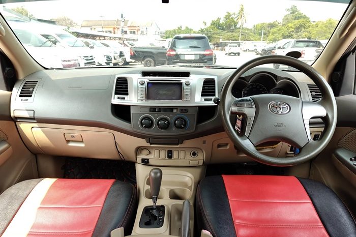 VIGO PRE 2012 3.0G AT DOUBLE CAB WHITE  8583 full