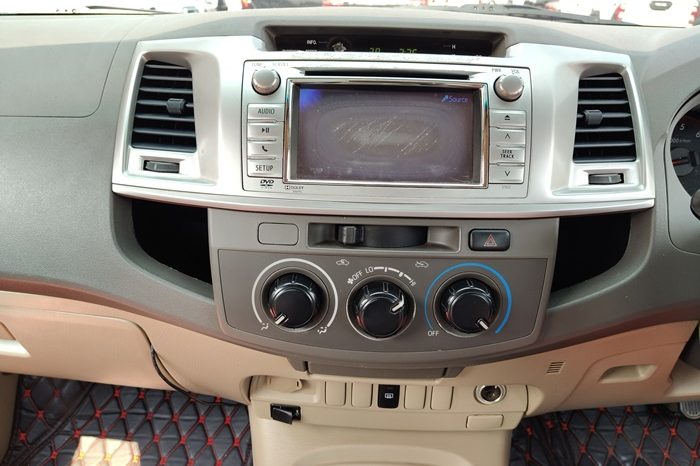 VIGO PRE 2012 3.0G AT DOUBLE CAB WHITE  8583 full