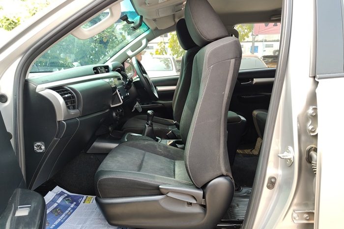 REVO 4WD 2021 2.4 MID MT DOUBLE CAB SILVER  7305 full