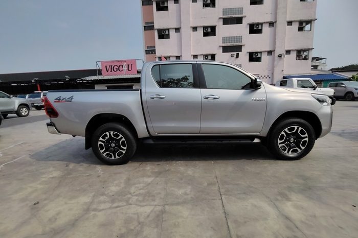 REVO 4WD 2021 2.4 MID MT DOUBLE CAB SILVER  7305 full