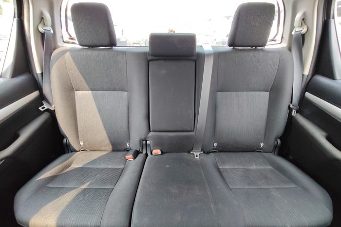 REVO 4WD 2021 2.4 MID MT DOUBLE CAB SILVER  7305 full