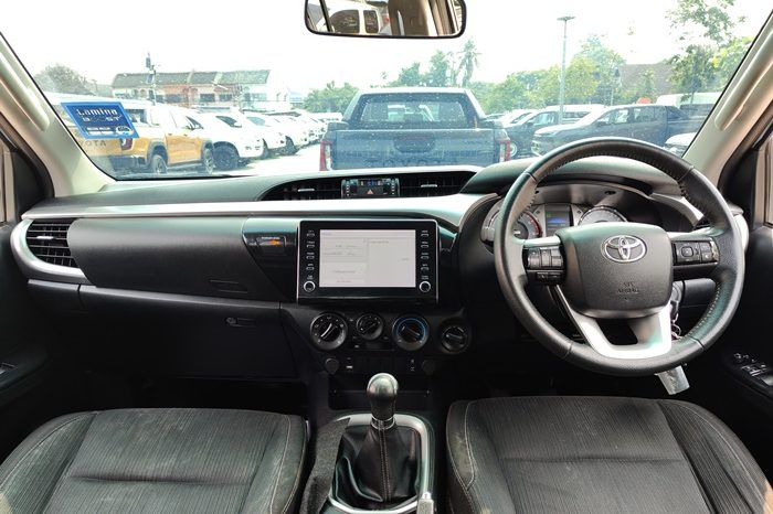 REVO 4WD 2021 2.4 MID MT DOUBLE CAB SILVER  7305 full