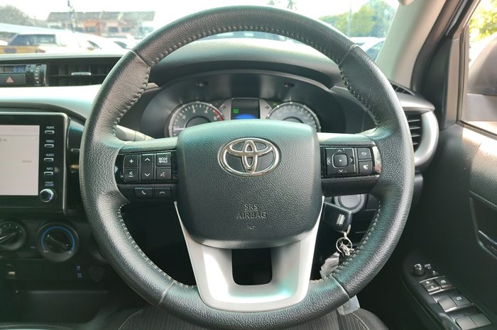 REVO 4WD 2021 2.4 MID MT DOUBLE CAB SILVER  7305 full