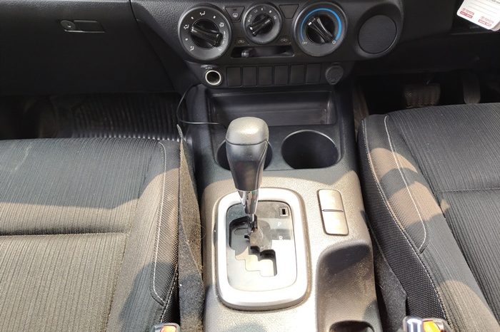 REVO PRE 2020 2.4 ENTRY AT DOUBLE CAB SILVER  2715 full