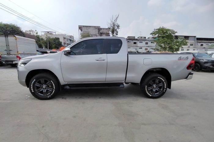 REVO 4WD 2021 2.4 MID MT SMART CAB SILVER  8464 full