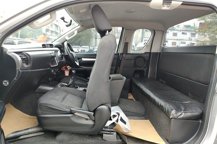 REVO 4WD 2021 2.4 MID MT SMART CAB SILVER  8464 full