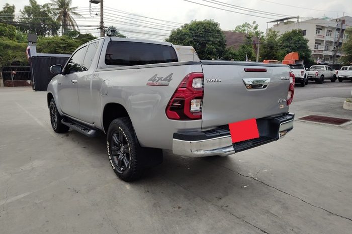 REVO 4WD 2021 2.4 MID MT SMART CAB SILVER  8464 full