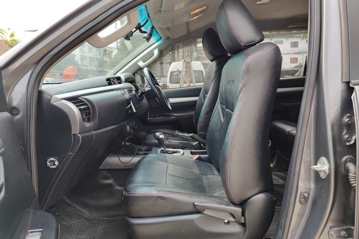 REVO PRE 2018 2.4E AT DOUBLE CAB DARK GREY  7077 full