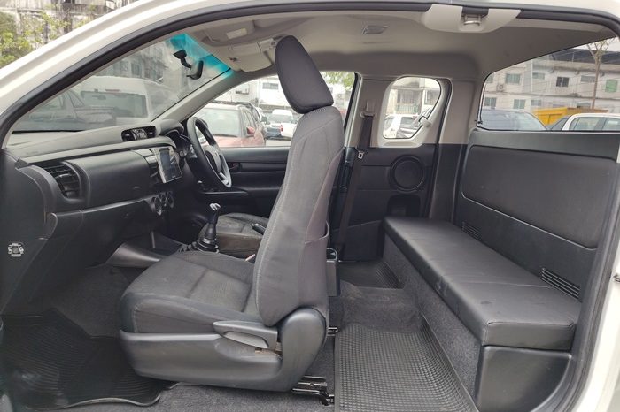 REVO 2WD 2019 2.4J MT SMART CAB WHITE  640 full