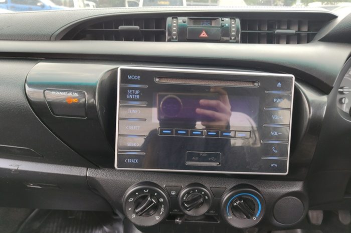 REVO 2WD 2019 2.4J MT SMART CAB WHITE  640 full