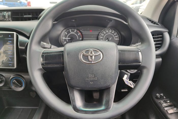 REVO 2WD 2019 2.4J MT SMART CAB WHITE  640 full