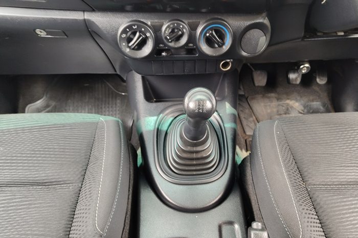 REVO 2WD 2018 2.4J MT SMART CAB WHITE  8845 full