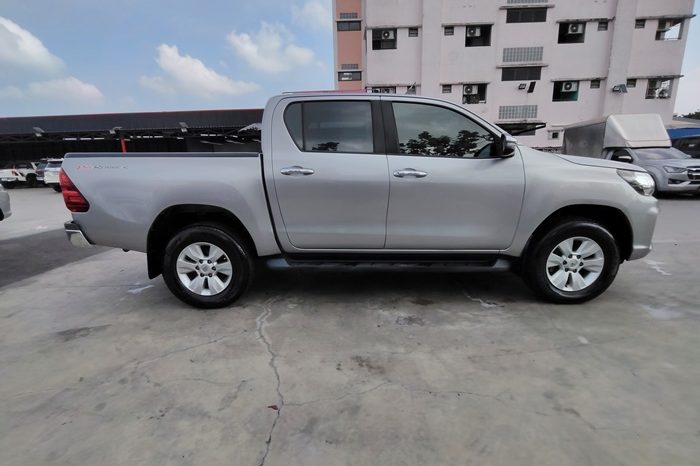 REVO PRE 2019 2.4E AT DOUBLE CAB SILVER  2044 full